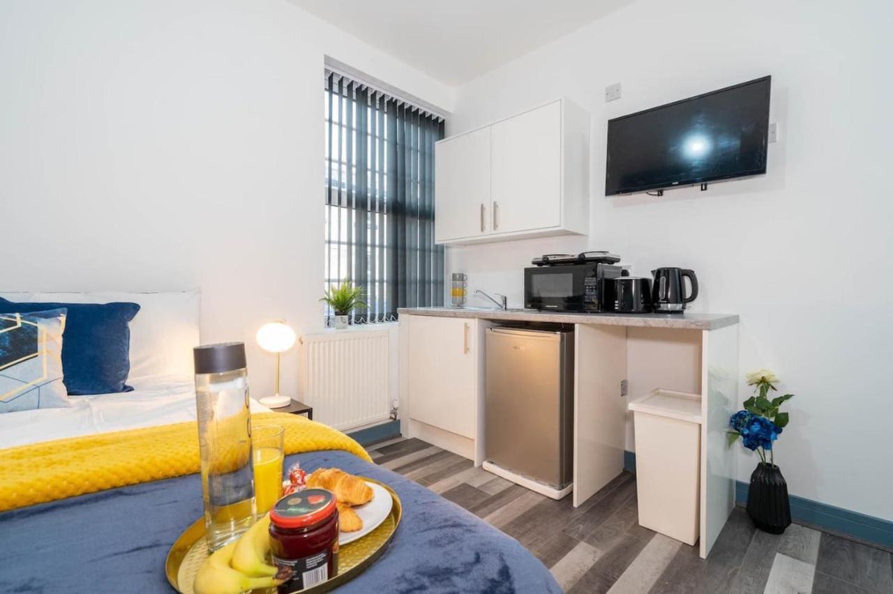Autumn Oasis - Chic Studio In West Midlands Appartement Birmingham Buitenkant foto