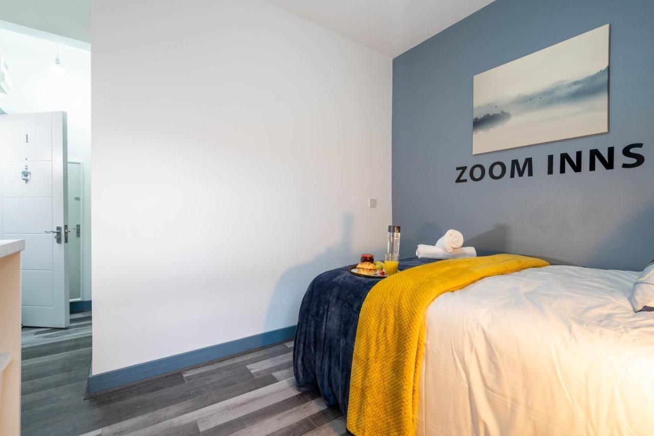 Autumn Oasis - Chic Studio In West Midlands Appartement Birmingham Buitenkant foto