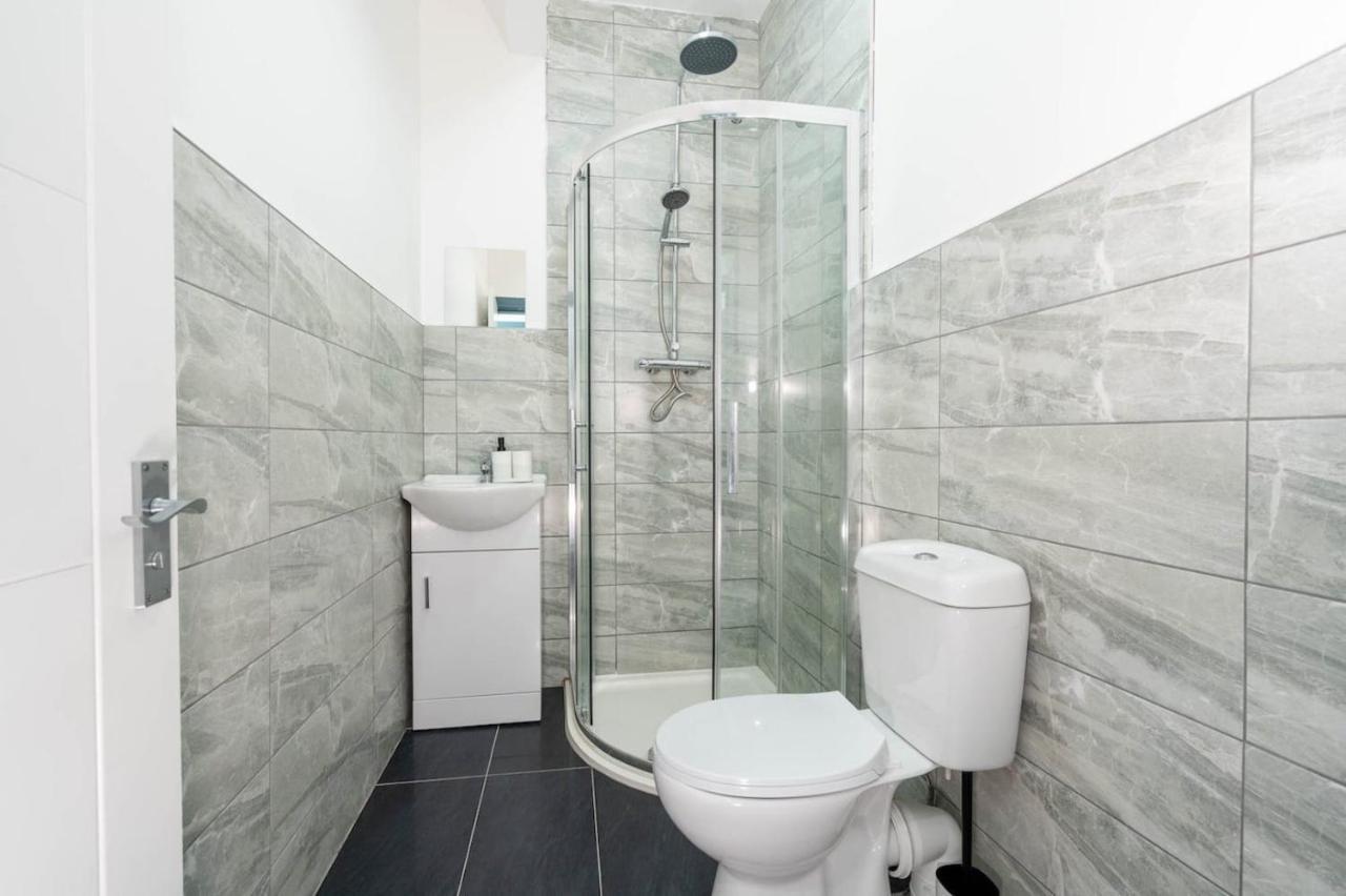 Autumn Oasis - Chic Studio In West Midlands Appartement Birmingham Buitenkant foto